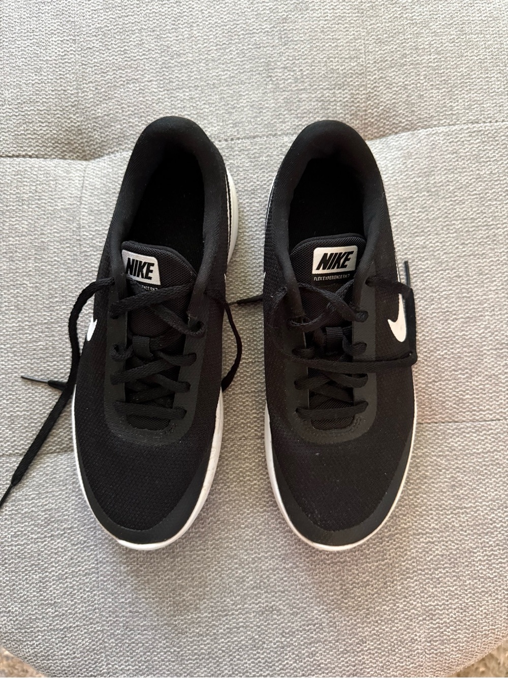 Nike Black & White Casual Sneakers Size 8.5 EUC